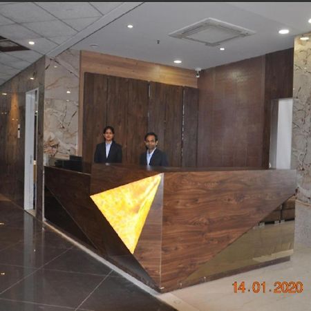 Meridian Hotel & Banquet Surat Exterior foto